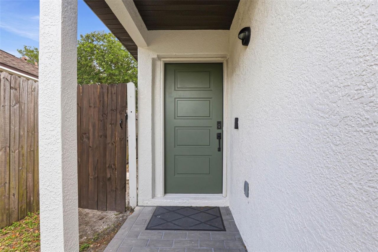 5916 Lake Front Drive , Wesley Chapel, FL 33545 Photo