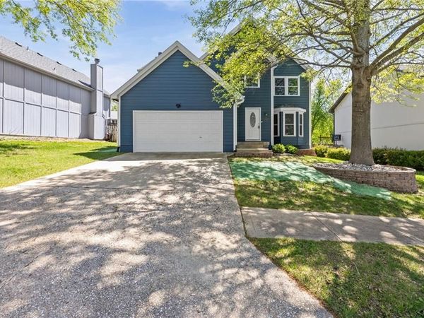 22003 W 47th Terrace, Shawnee, KS 66226