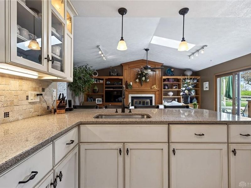 2131 Pelwood Drive, Centerville, OH 45459 Photo 10