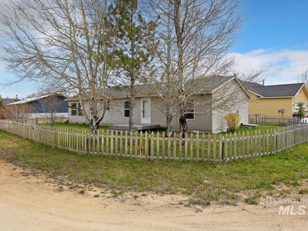 932 5th, Fairfield, ID 83327