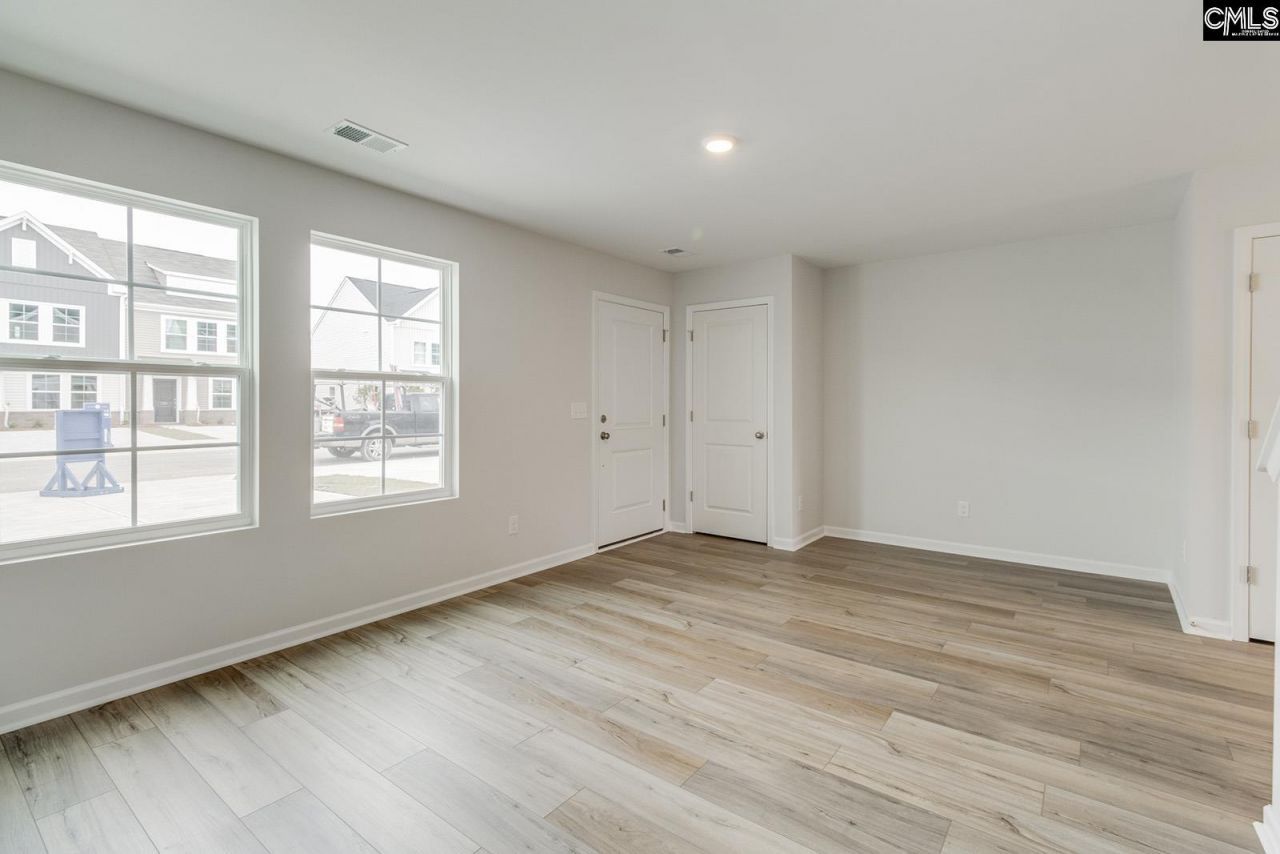 3048 Harborview Drive Photo 6