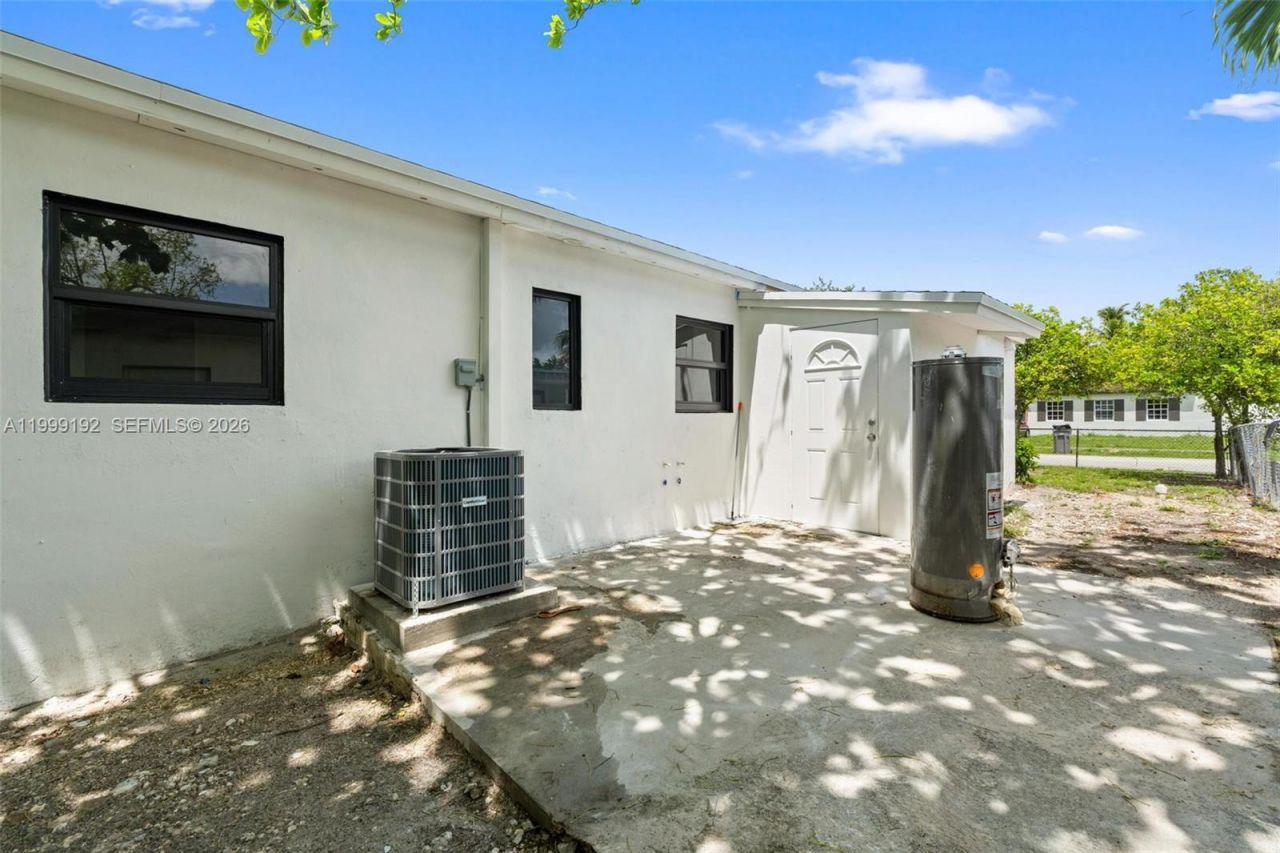 4520 SW 33rd Dr, West Park, FL 33023 Photo