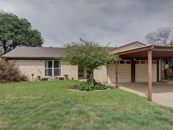 7405 Meadowdale Drive, Watauga, TX 76148