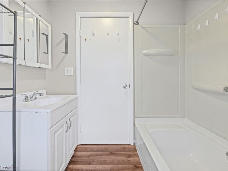 529 Bina Avenue, Akron, OH 44314 Photo 23