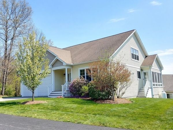 1 Victoria Drive, Unit 22, Leicester, MA 01542