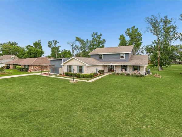 15 W LEVERT Drive, Luling, LA 70070