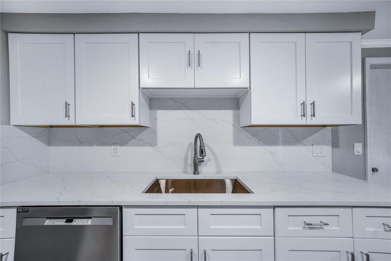 9151 Fairweather Drive , Largo, FL 33773 Photo