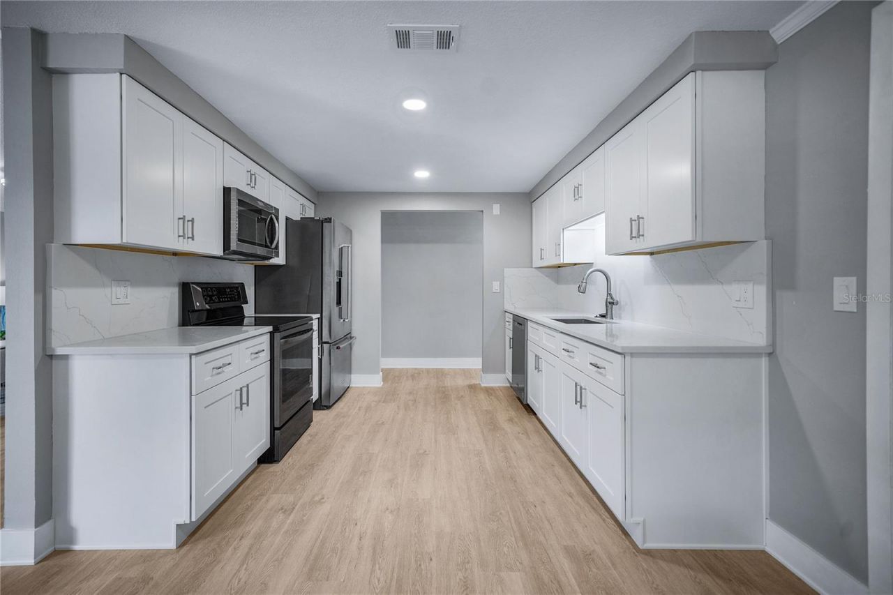 9151 Fairweather Drive , Largo, FL 33773 Photo