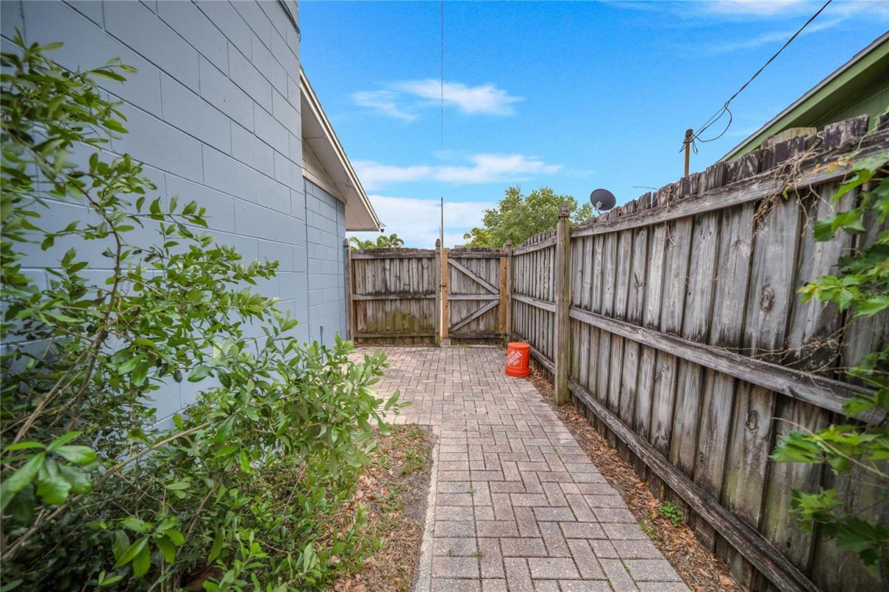 9151 Fairweather Drive , Largo, FL 33773 Photo