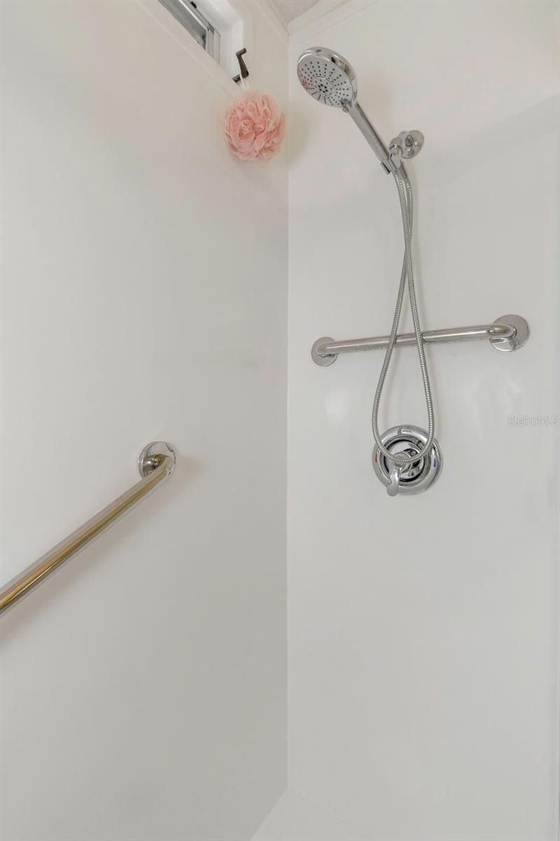 106 Thatch Palm Street W, Largo, FL 33770 Photo