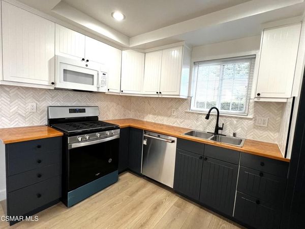 2002 Calle La Sombra , Unit 1, Simi Valley, CA 93063