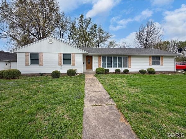 1020 W Taylor Street , Bowling Green, MO 63334