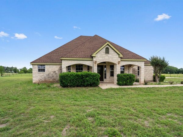 130 Cotton Rows LN, Taylor, TX 76574
