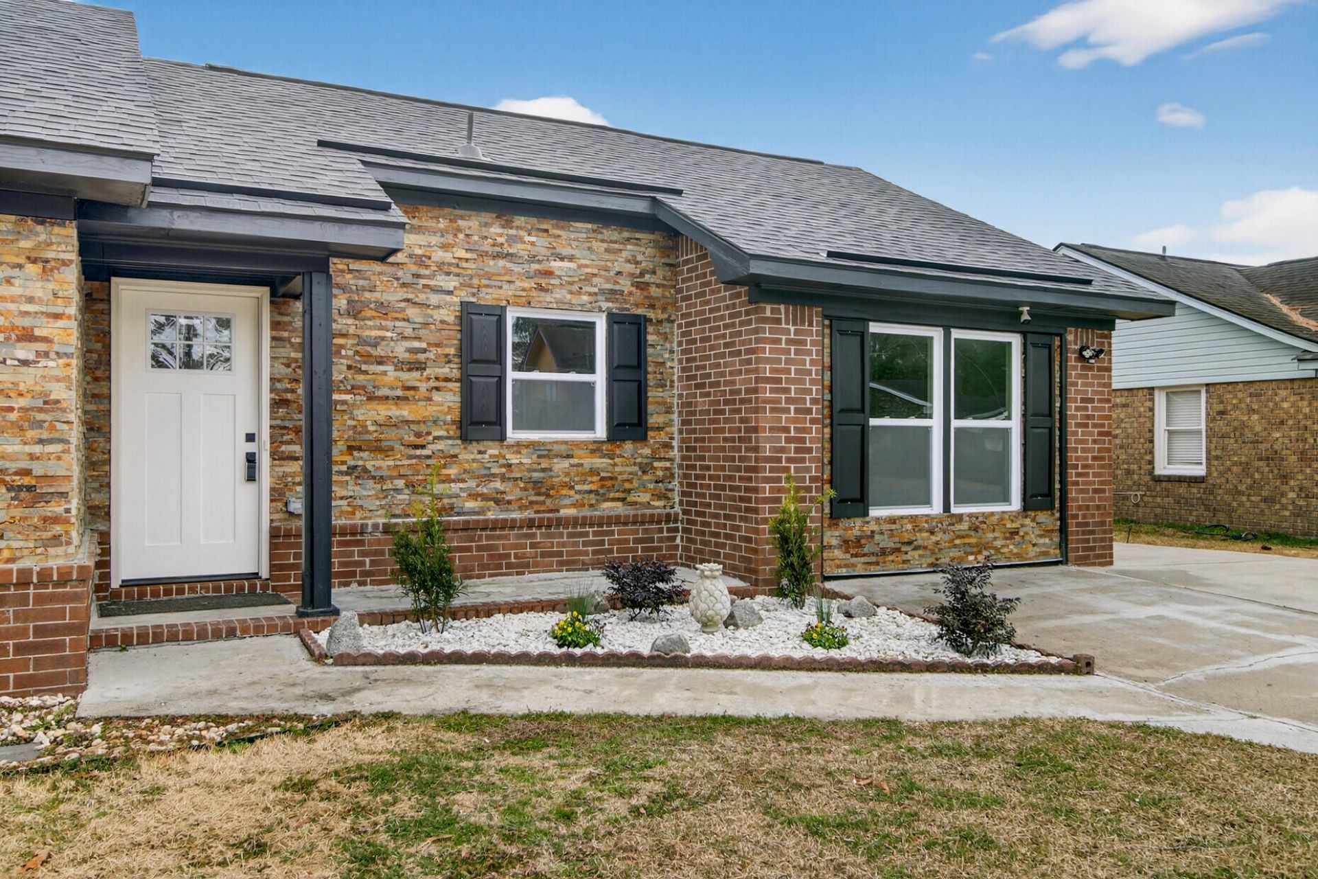 215 Horseshoe Drive Photo 3