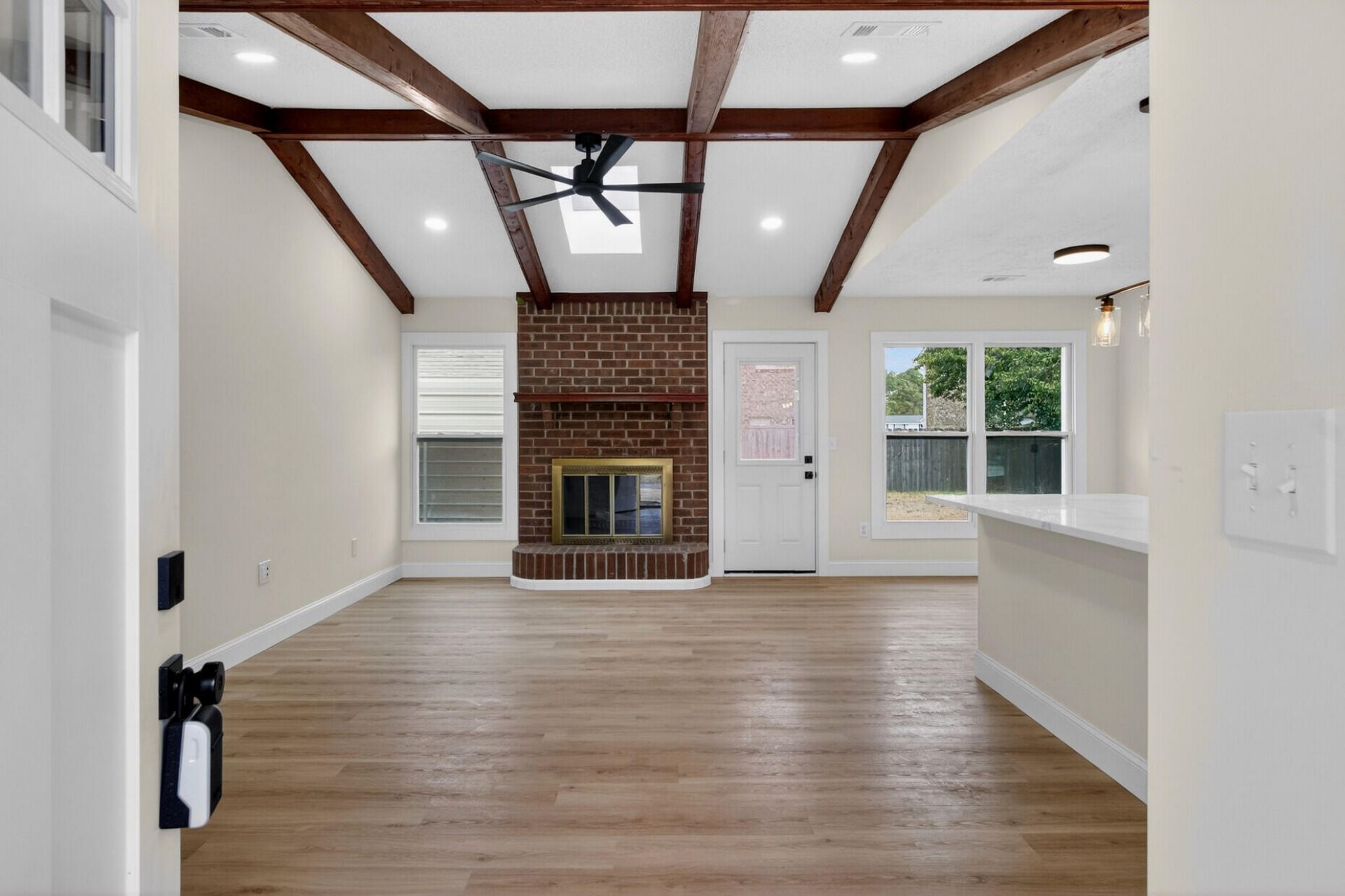 215 Horseshoe Drive Photo 6