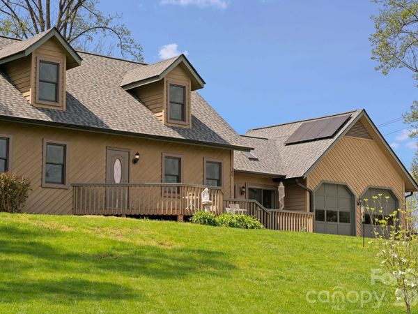 100 Forest Park Drive, Hendersonville, NC 28792