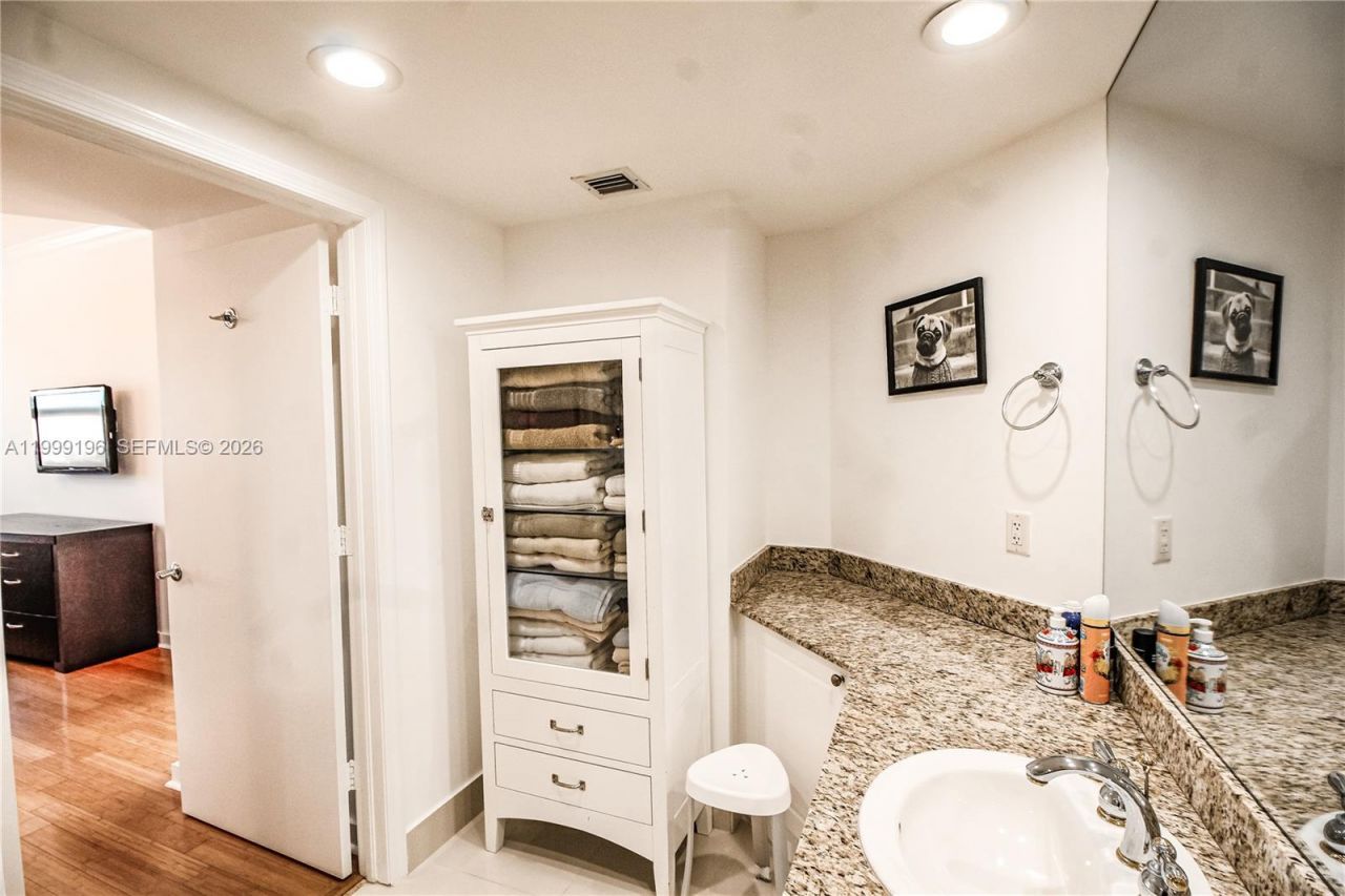 19501 W Country Club Dr, Unit 1014, Aventura, FL 33180 Photo