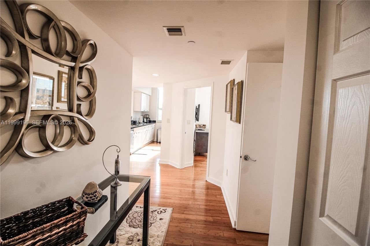 19501 W Country Club Dr, Unit 1014, Aventura, FL 33180 Photo