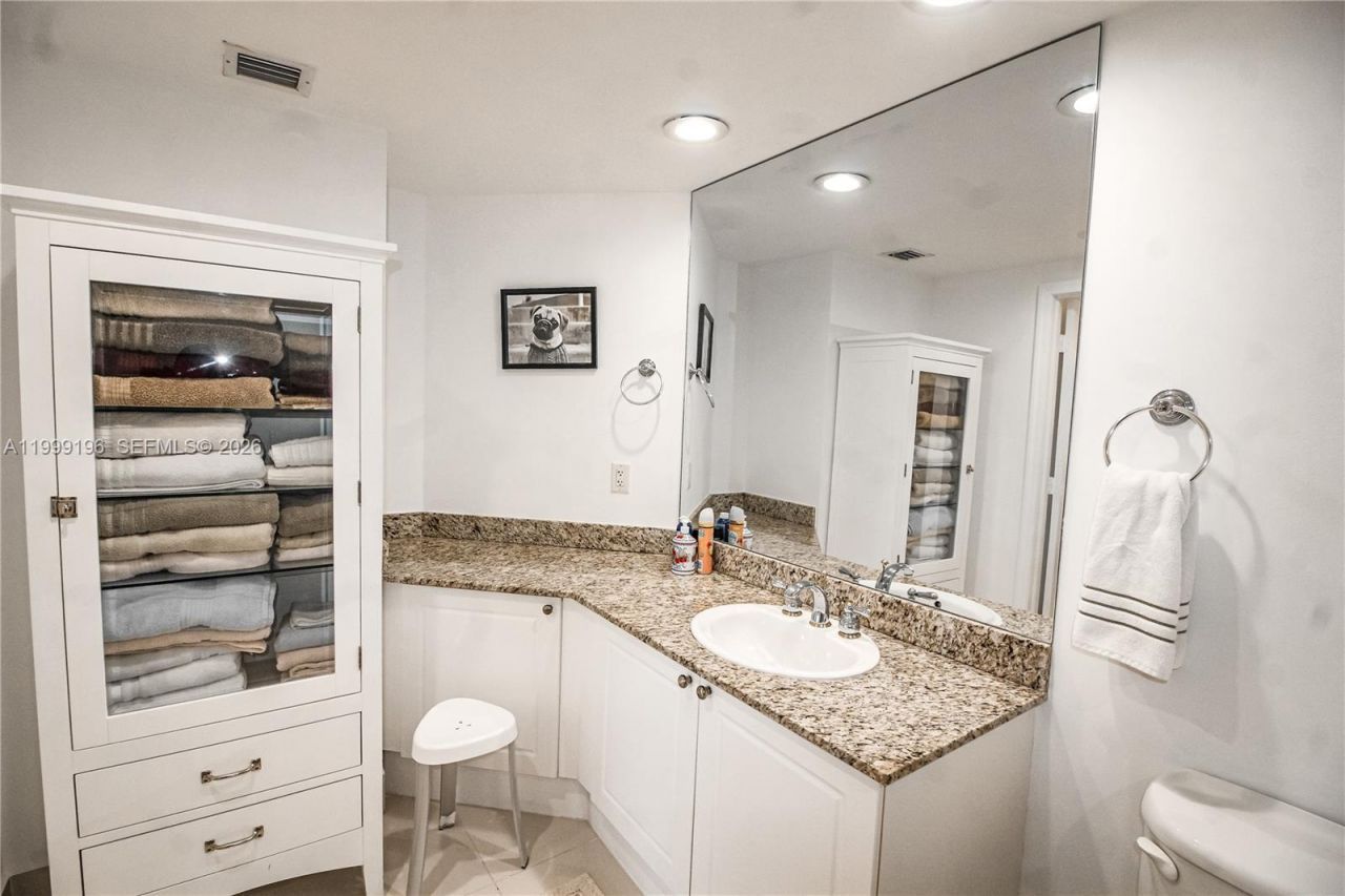 19501 W Country Club Dr, Unit 1014, Aventura, FL 33180 Photo