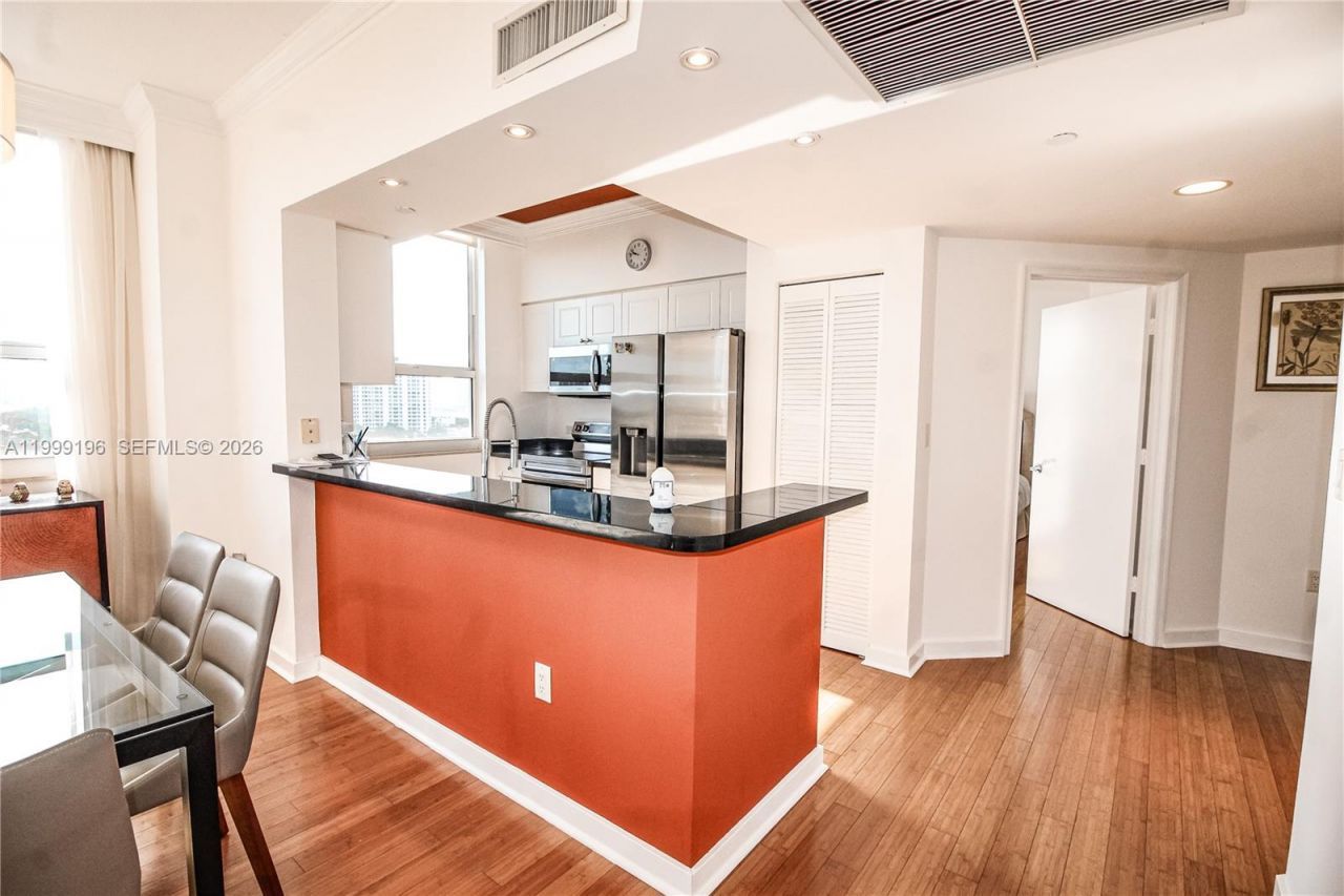 19501 W Country Club Dr, Unit 1014, Aventura, FL 33180 Photo