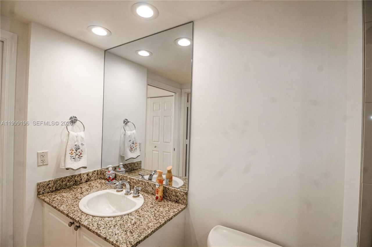 19501 W Country Club Dr, Unit 1014, Aventura, FL 33180 Photo