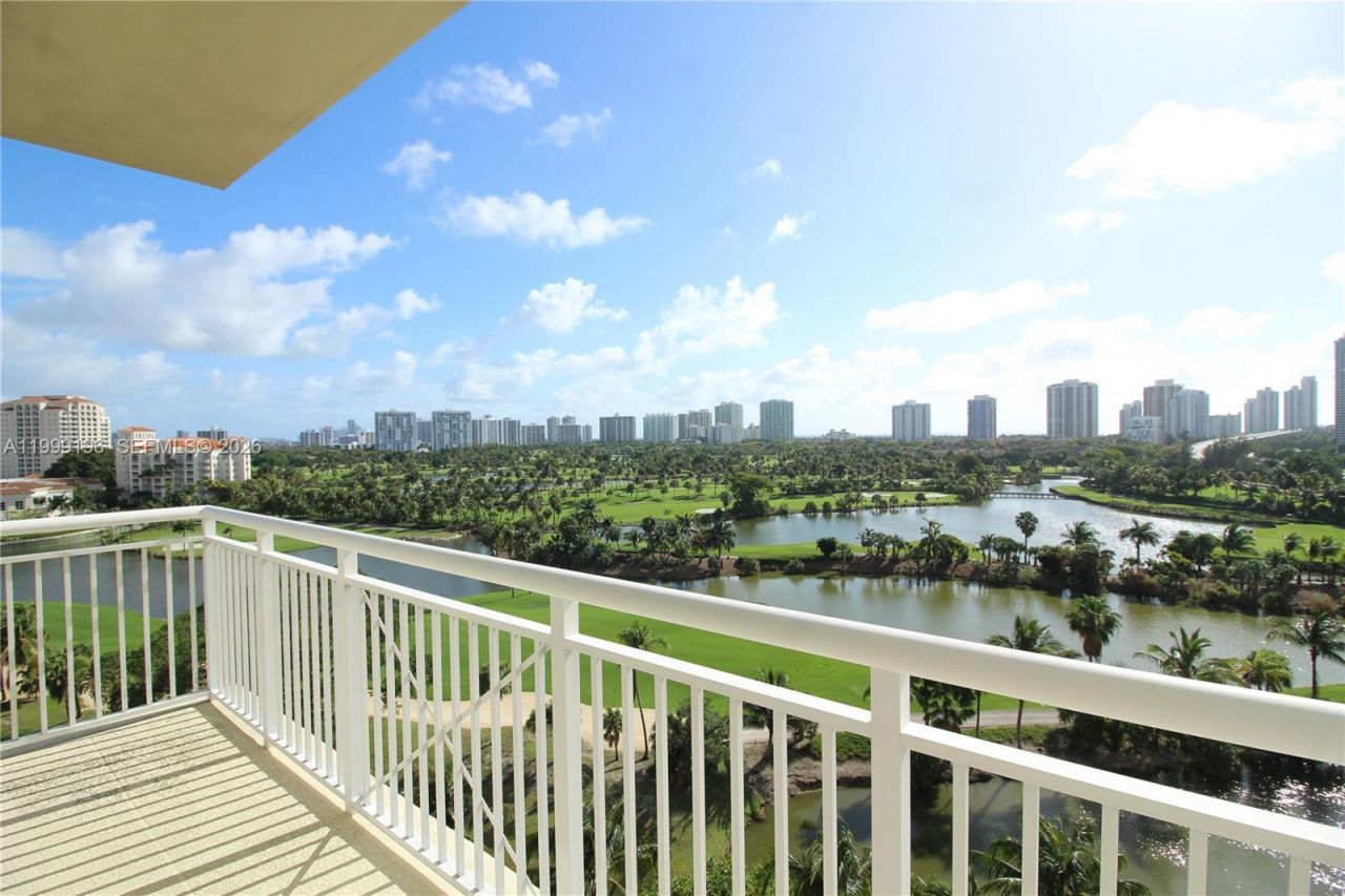19501 W Country Club Dr, Unit 1014, Aventura, FL 33180 Photo