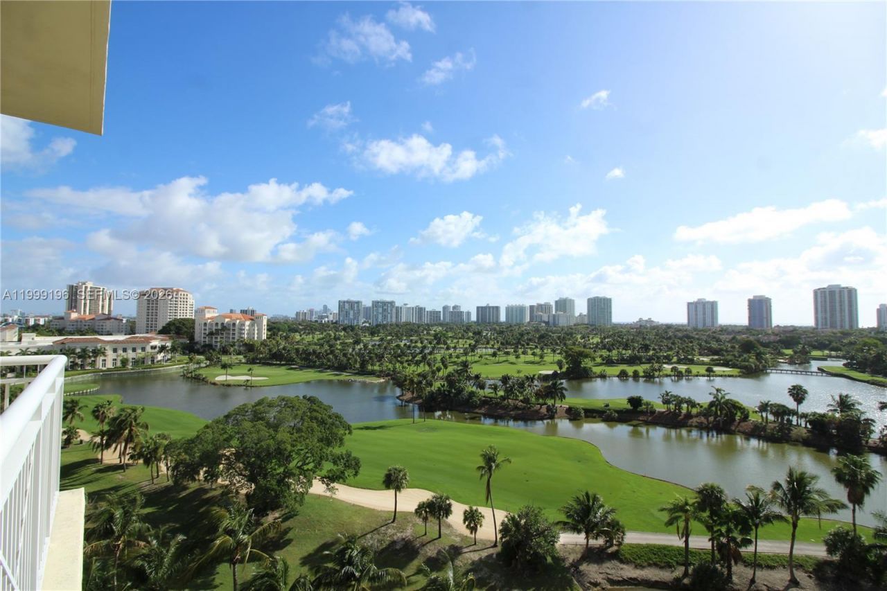 19501 W Country Club Dr, Unit 1014, Aventura, FL 33180 Photo