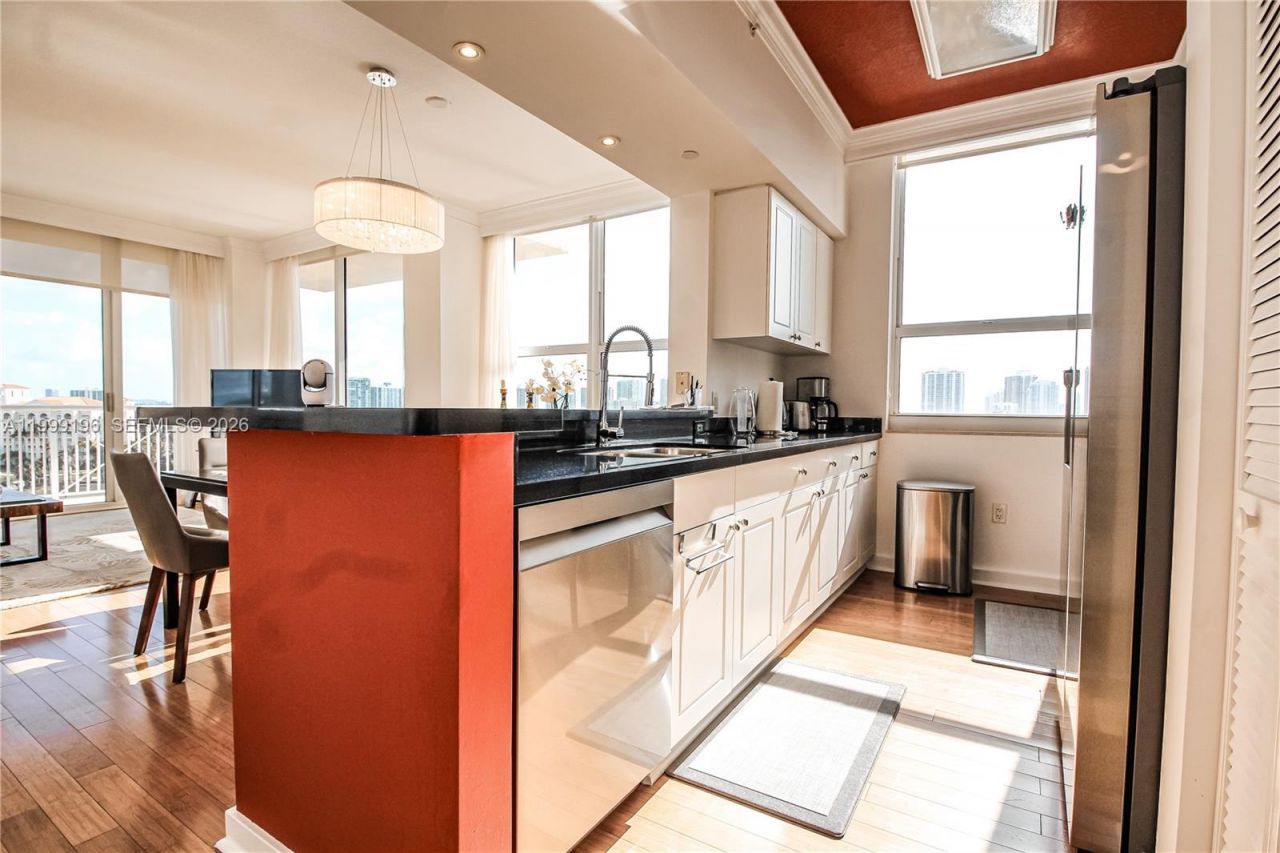 19501 W Country Club Dr, Unit 1014, Aventura, FL 33180 Photo