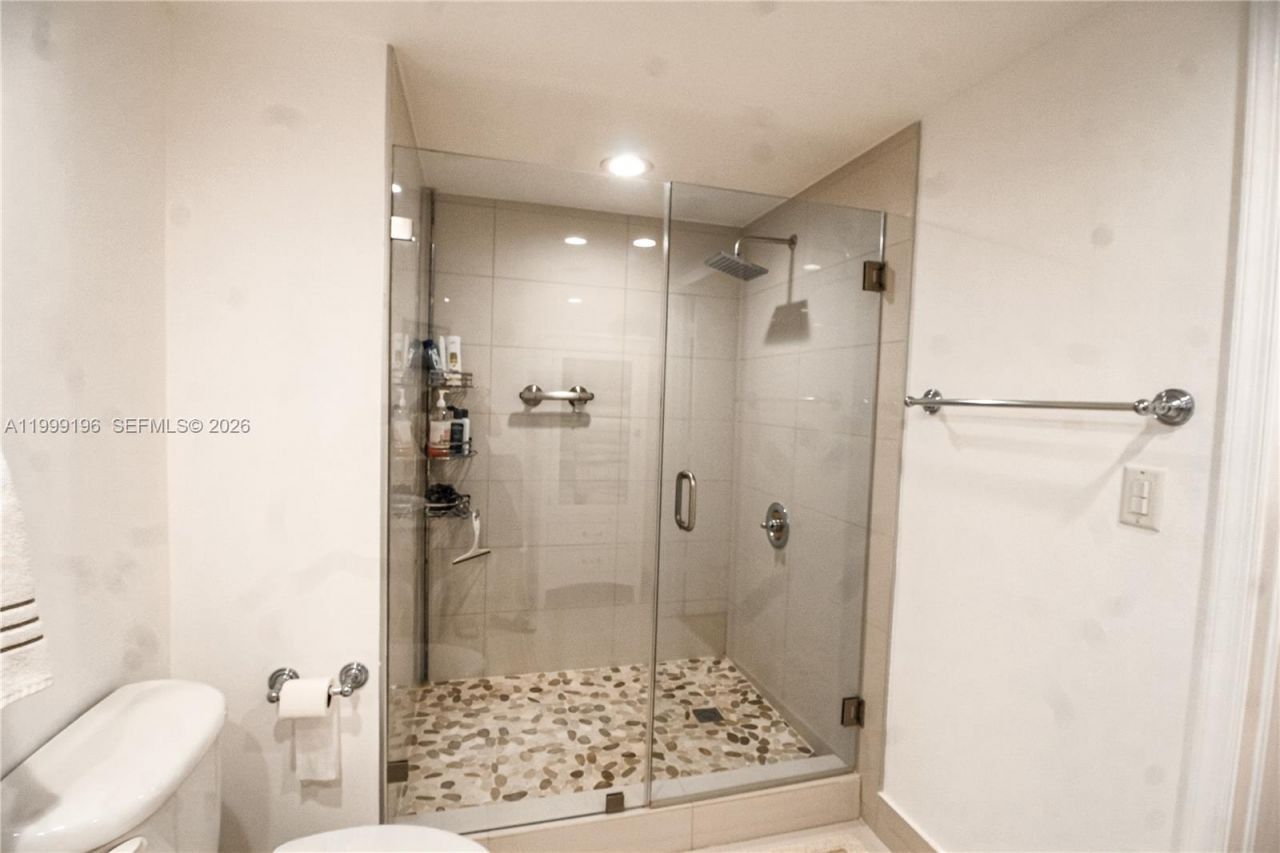 19501 W Country Club Dr, Unit 1014, Aventura, FL 33180 Photo