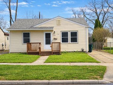 1381 E Chesterfield Street, Ferndale, MI 48220