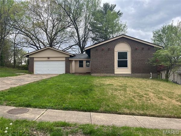 4484 Miletus Drive , Florissant, MO 63033