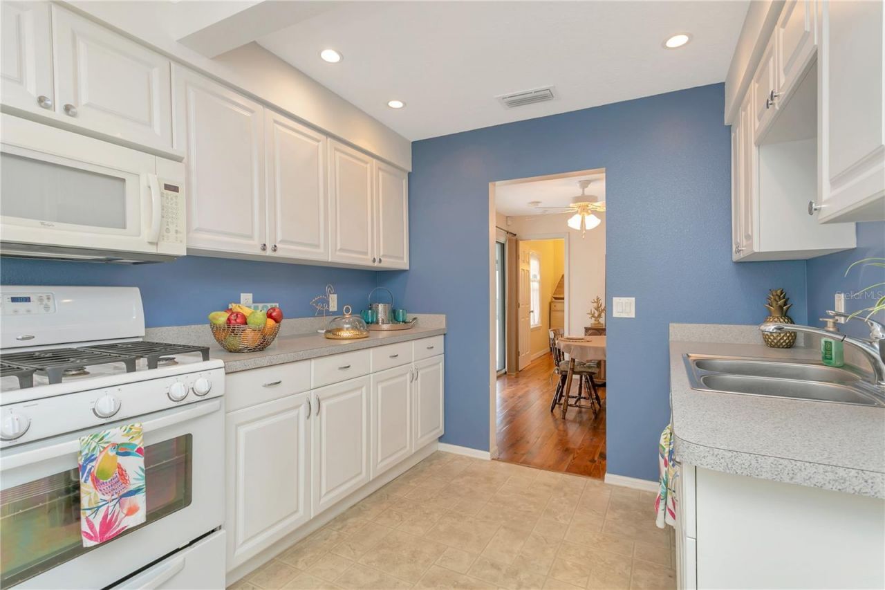 14 Braden Castle Drive, Bradenton, FL 34208 Photo