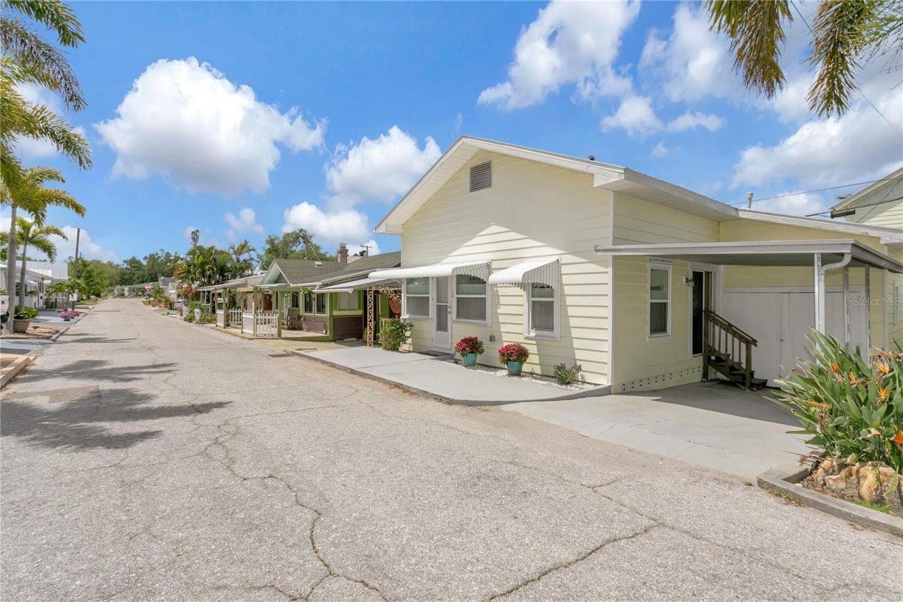 14 Braden Castle Drive, Bradenton, FL 34208 Photo