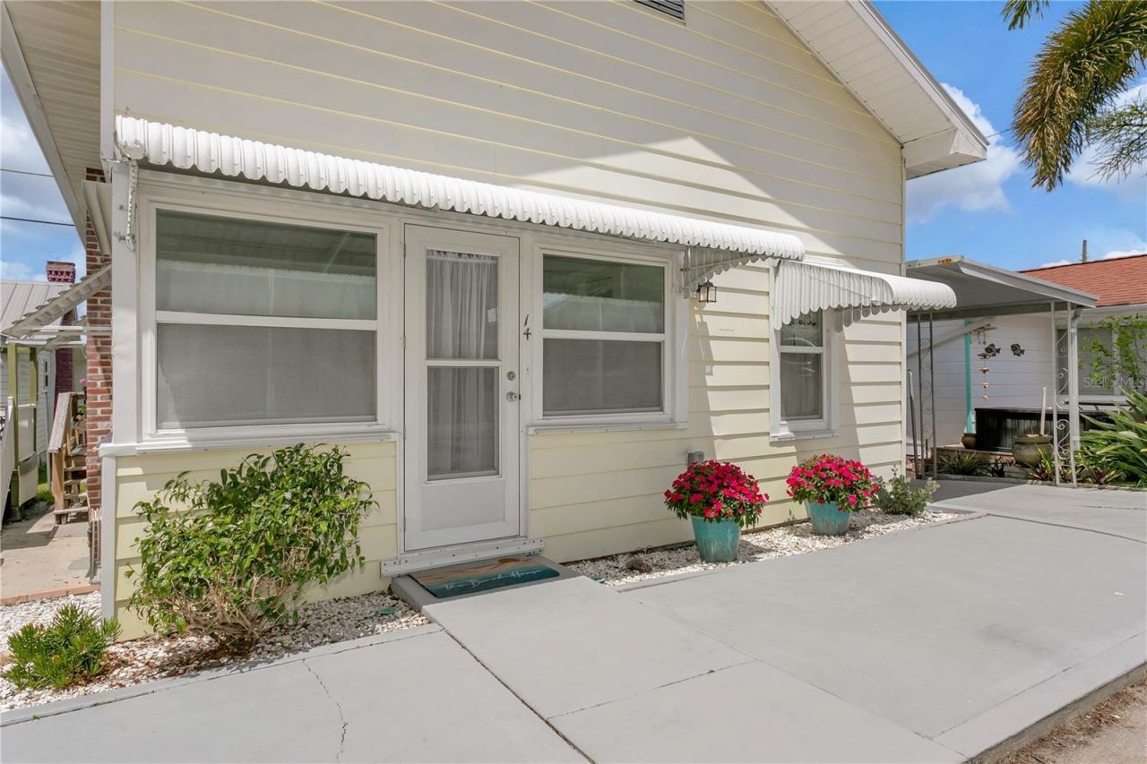 14 Braden Castle Drive, Bradenton, FL 34208 Photo