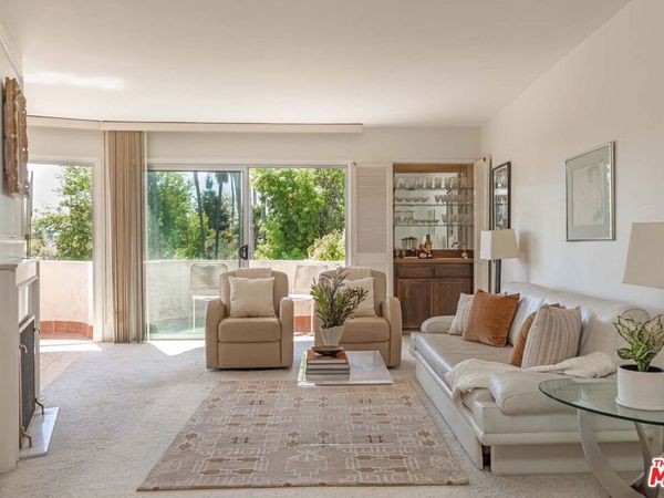 836 S Bundy Drive , Unit 300, Los Angeles, CA 90049