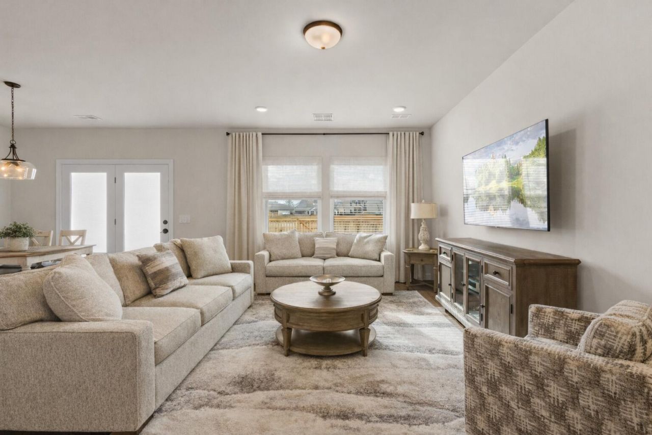 313 Lucca Drive Photo 10