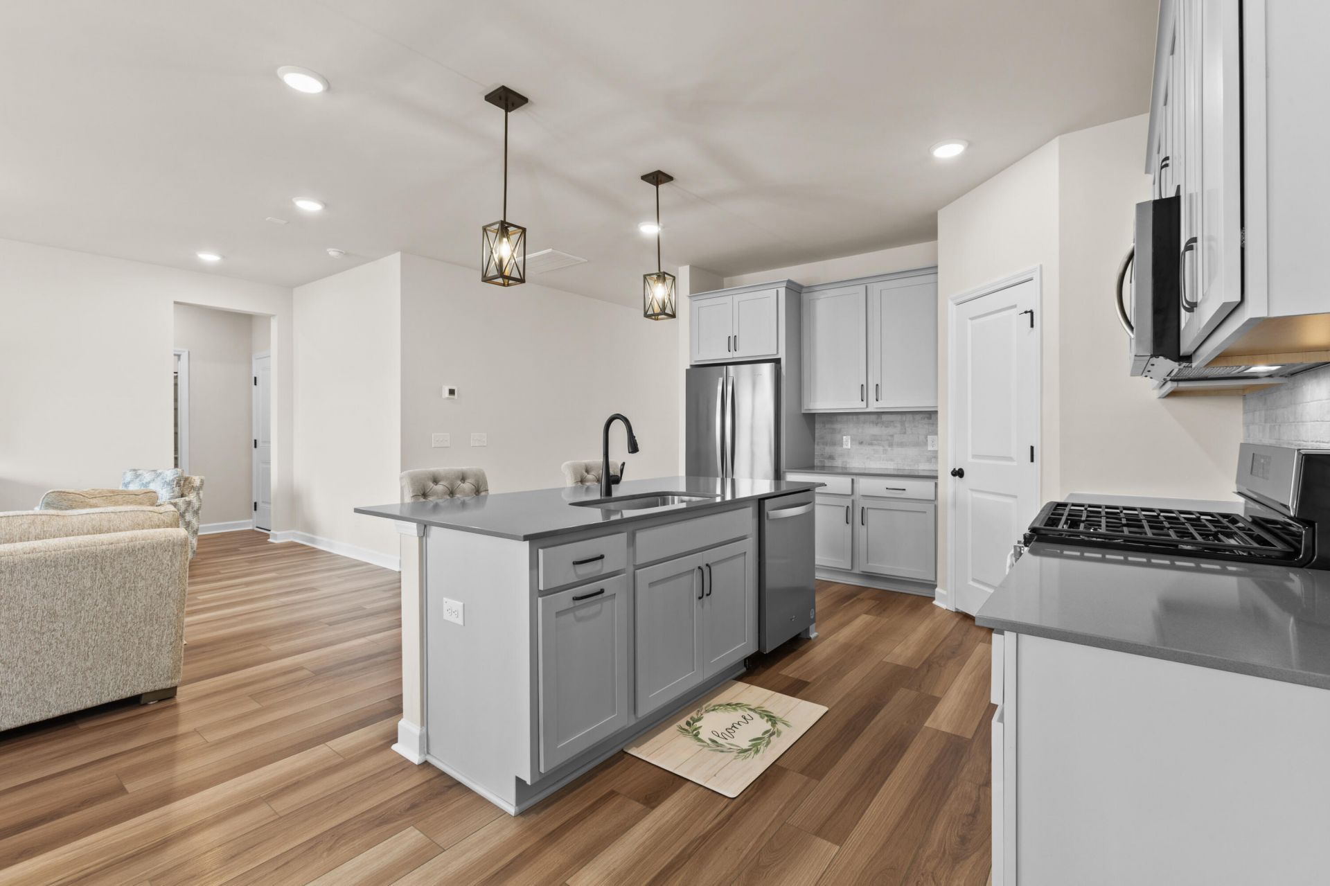 313 Lucca Drive Photo 7