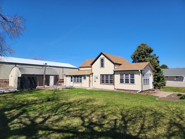  185 N Dakota Ave, Corsica, SD 57328