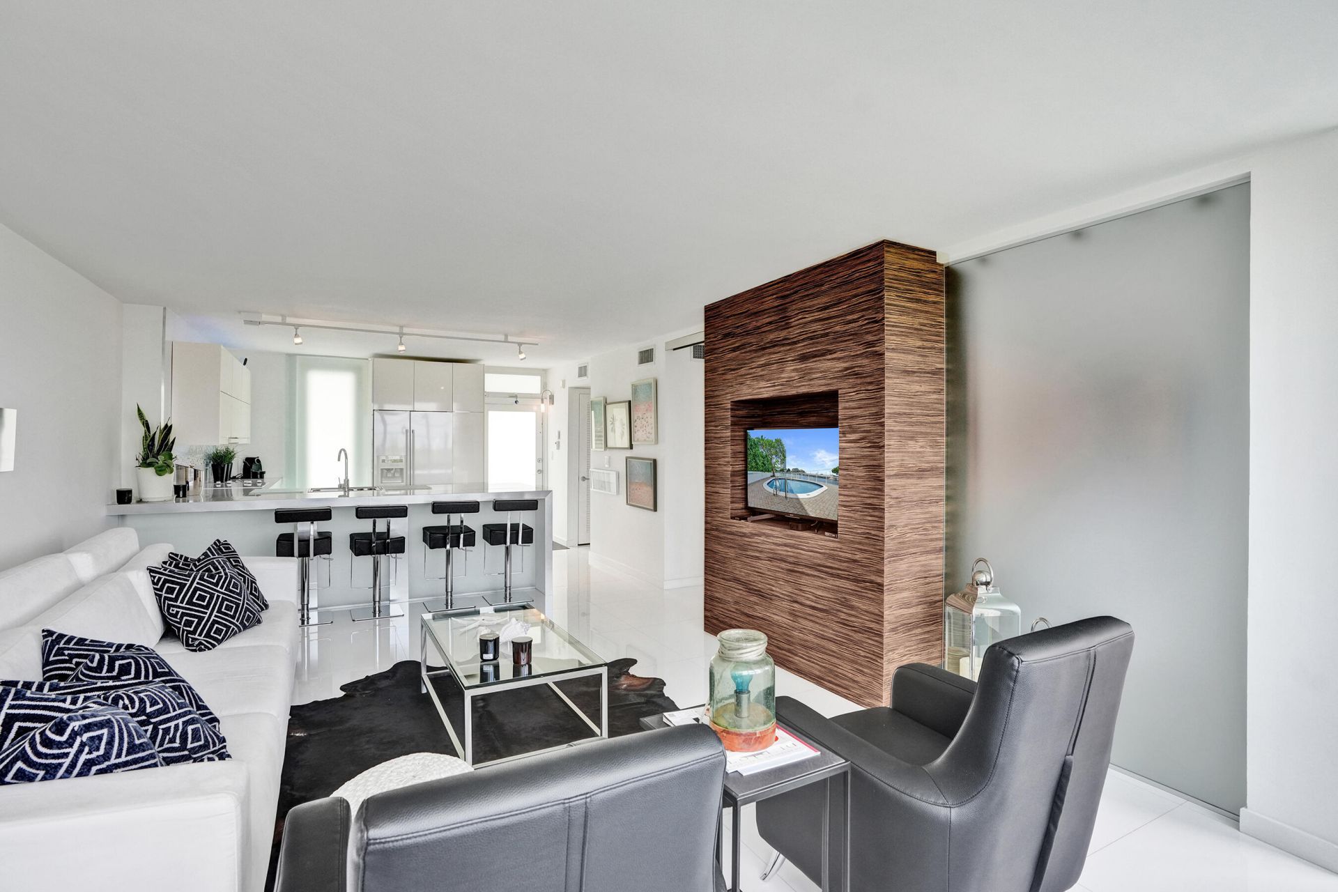 1670 Lincoln Court, Unit 3b, Miami Beach, FL 33139 Photo