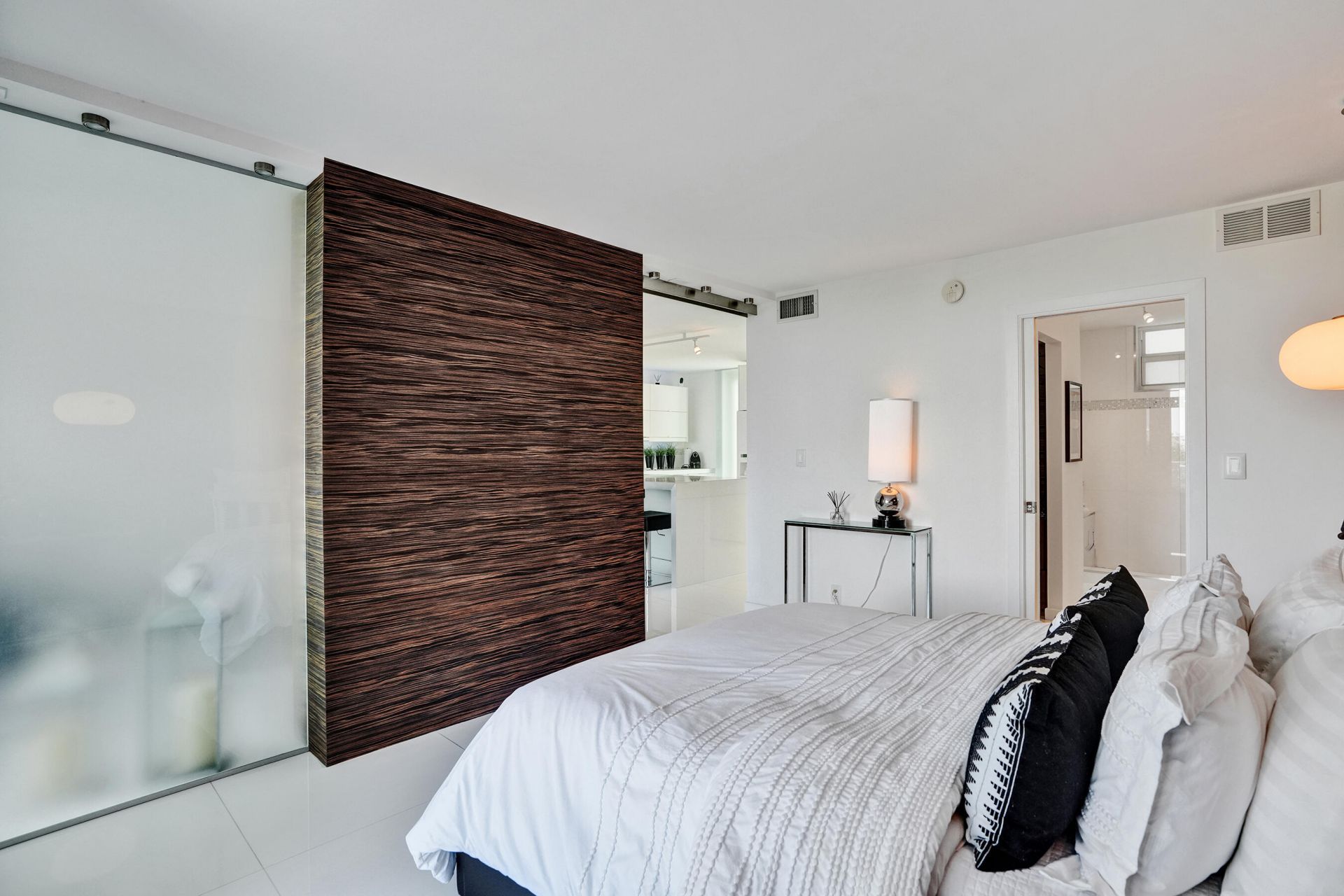 1670 Lincoln Court, Unit 3b, Miami Beach, FL 33139 Photo