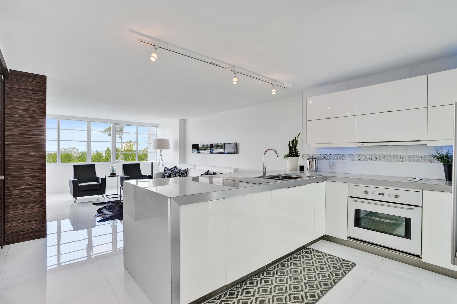 1670 Lincoln Court, Unit 3b, Miami Beach, FL 33139 Photo