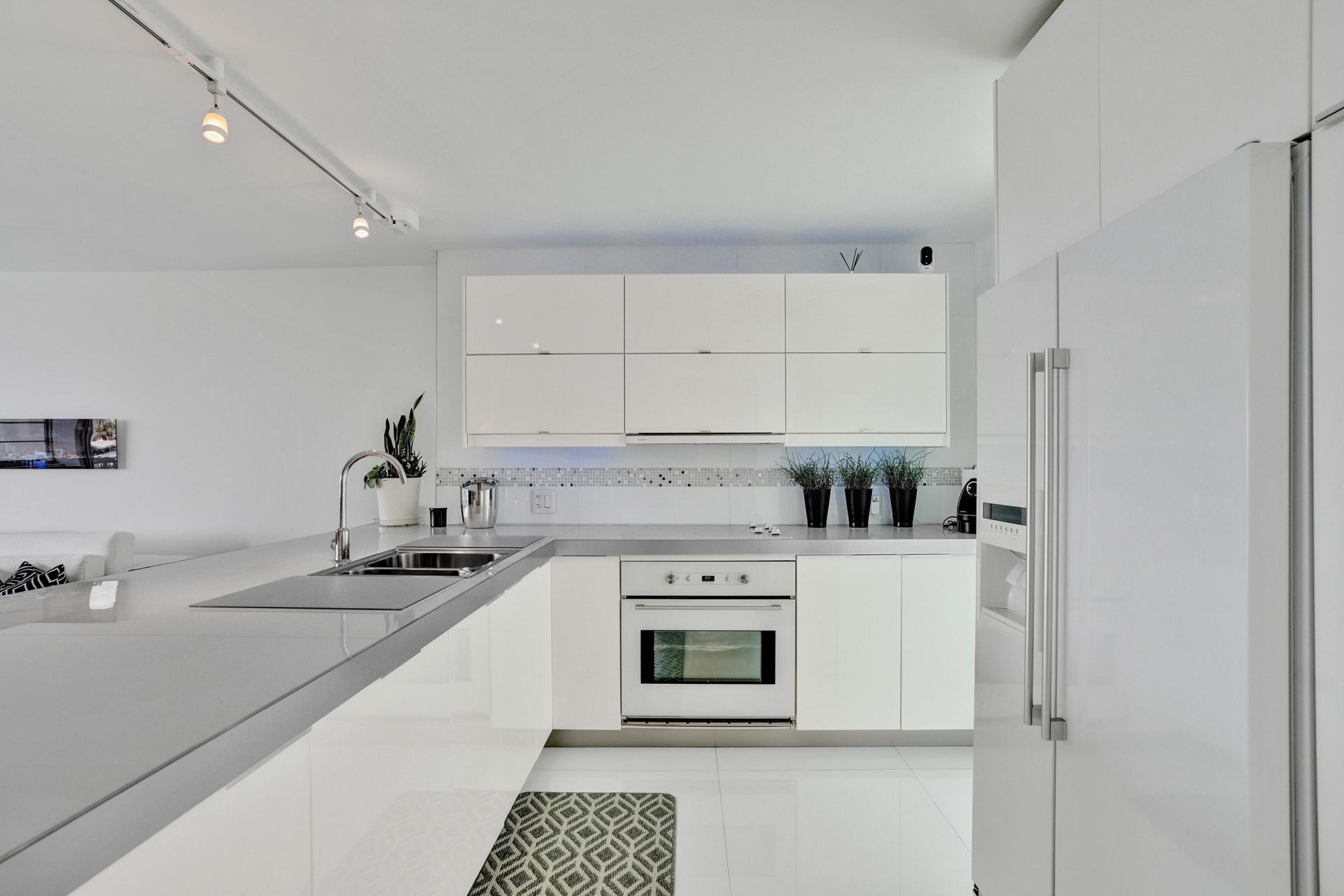 1670 Lincoln Court, Unit 3b, Miami Beach, FL 33139 Photo