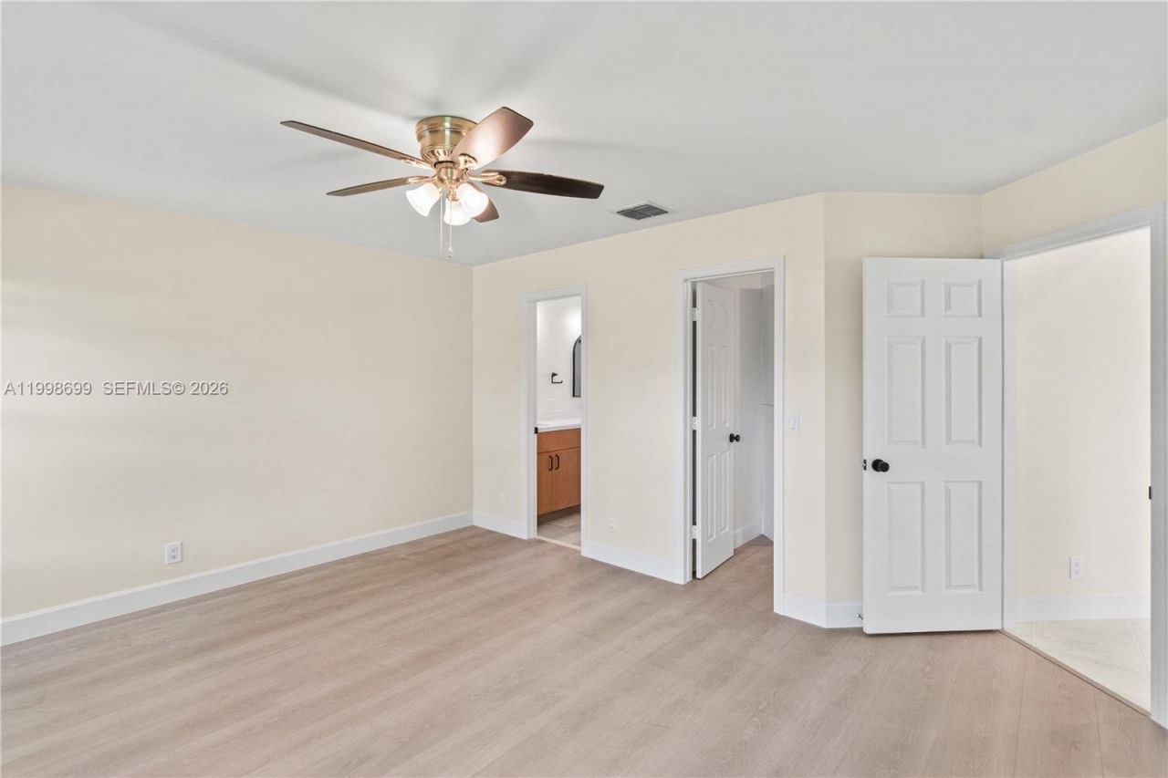 9081 N Lake Park Cir N, Davie, FL 33328 Photo