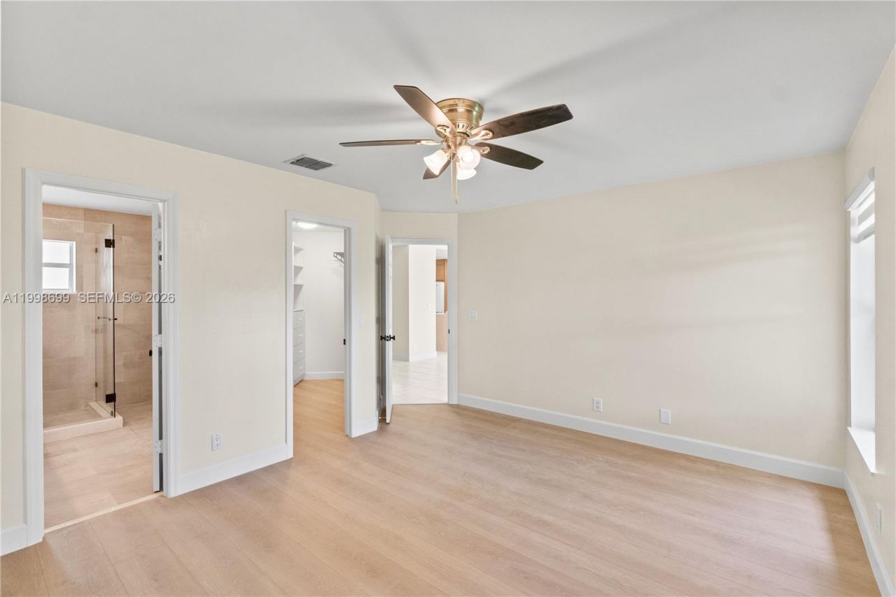 9081 N Lake Park Cir N, Davie, FL 33328 Photo