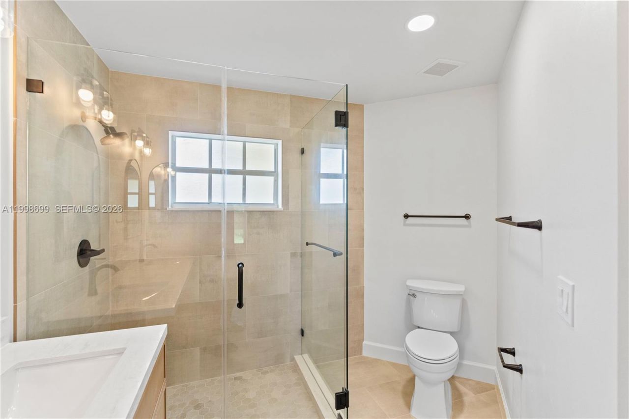 9081 N Lake Park Cir N, Davie, FL 33328 Photo