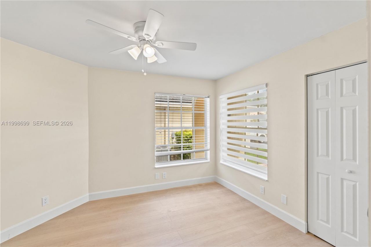 9081 N Lake Park Cir N, Davie, FL 33328 Photo