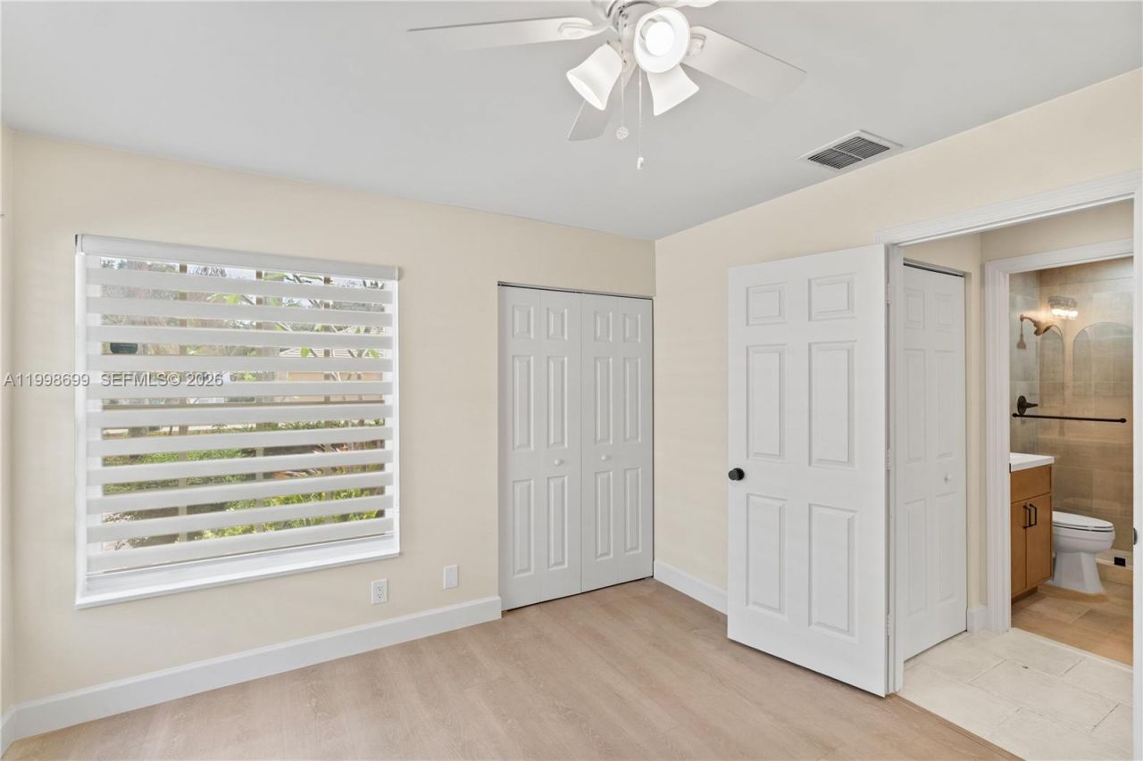 9081 N Lake Park Cir N, Davie, FL 33328 Photo