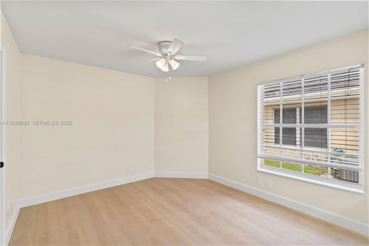 9081 N Lake Park Cir N, Davie, FL 33328 Photo