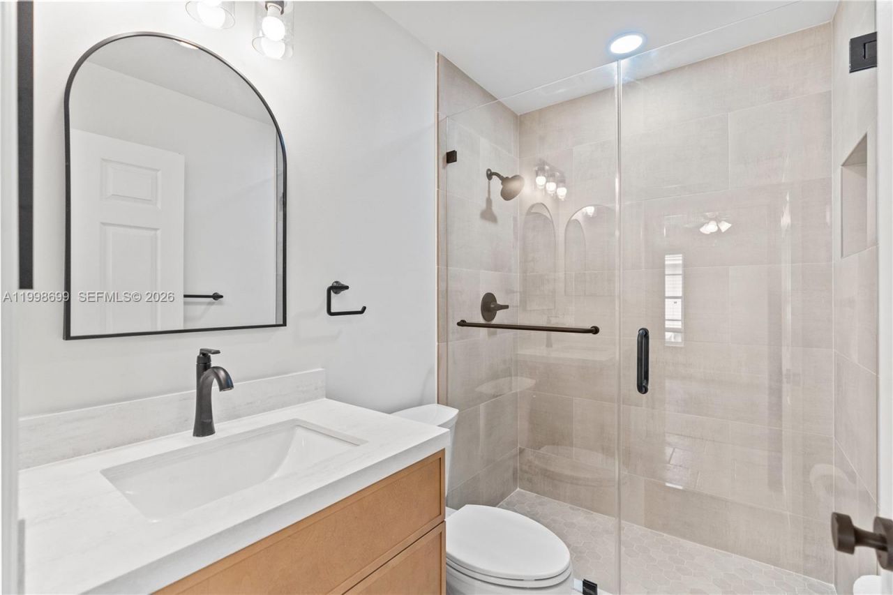 9081 N Lake Park Cir N, Davie, FL 33328 Photo