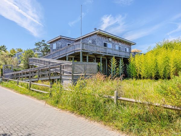 15 Dune Way , Seaview, NY 11770